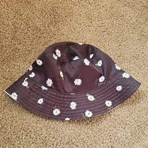 Black Alice + Olivia White Bucket Hat